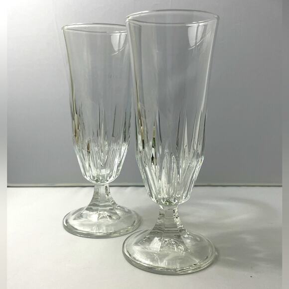 Pair‎ Classic Fluted Champagne Drinking Glasses EUC 6.5” tall - Picture 1 of 7